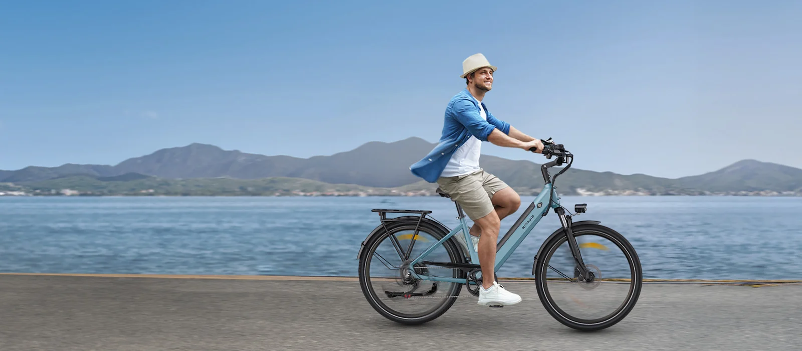 E-bike P275 SE junto al mar